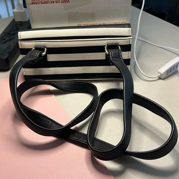 Betsey Johnson Clutch Large Wristlet and Crossbody Wallet EUC Stripes Vintage - Picture 12 of 16